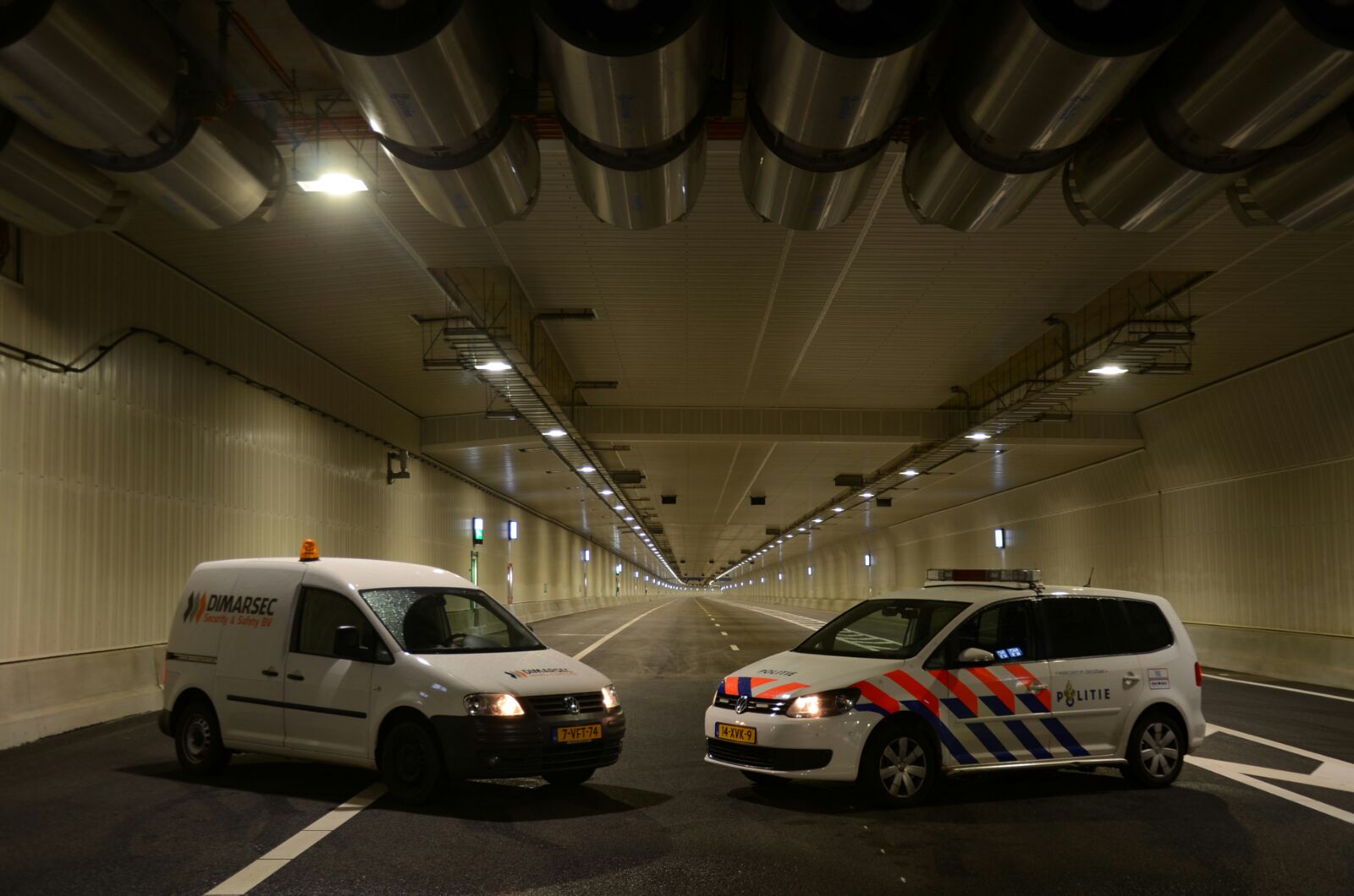 DSS politie in tunnel